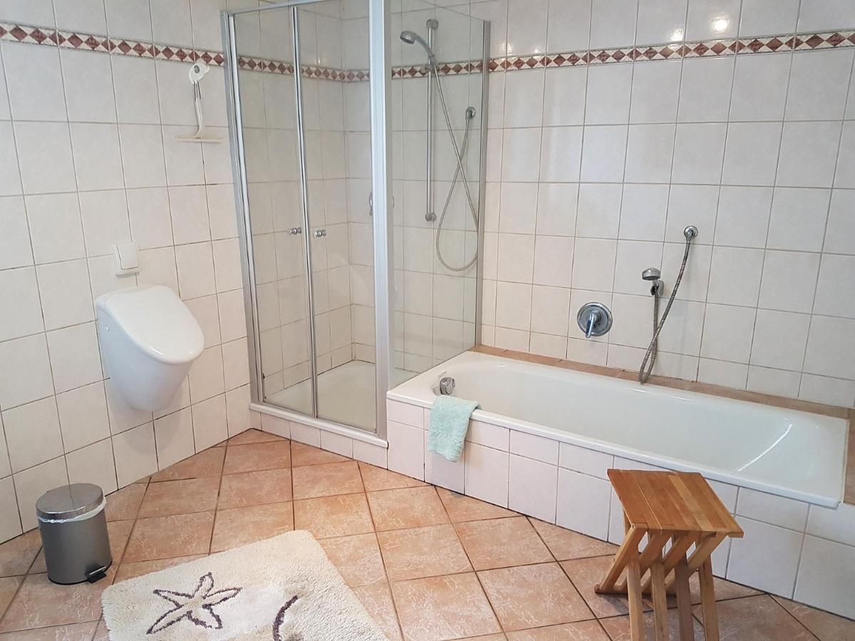 Monteurwohnungen Goeb - Nicht Fuer Urlaubsgaeste Geisa Exterior foto