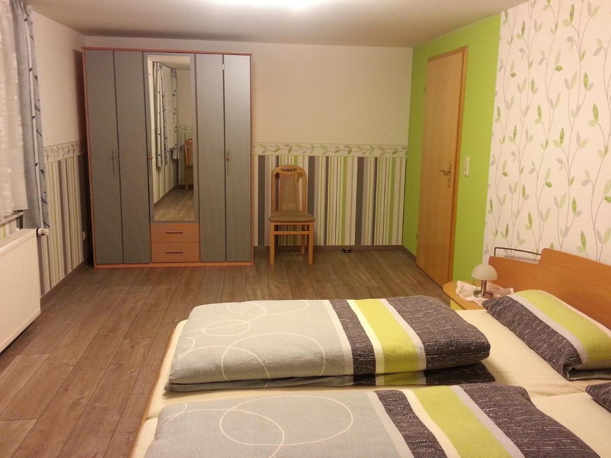Monteurwohnungen Goeb - Nicht Fuer Urlaubsgaeste Geisa Exterior foto