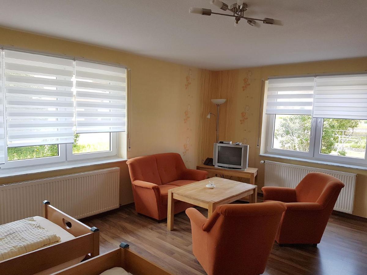 Monteurwohnungen Goeb - Nicht Fuer Urlaubsgaeste Geisa Exterior foto